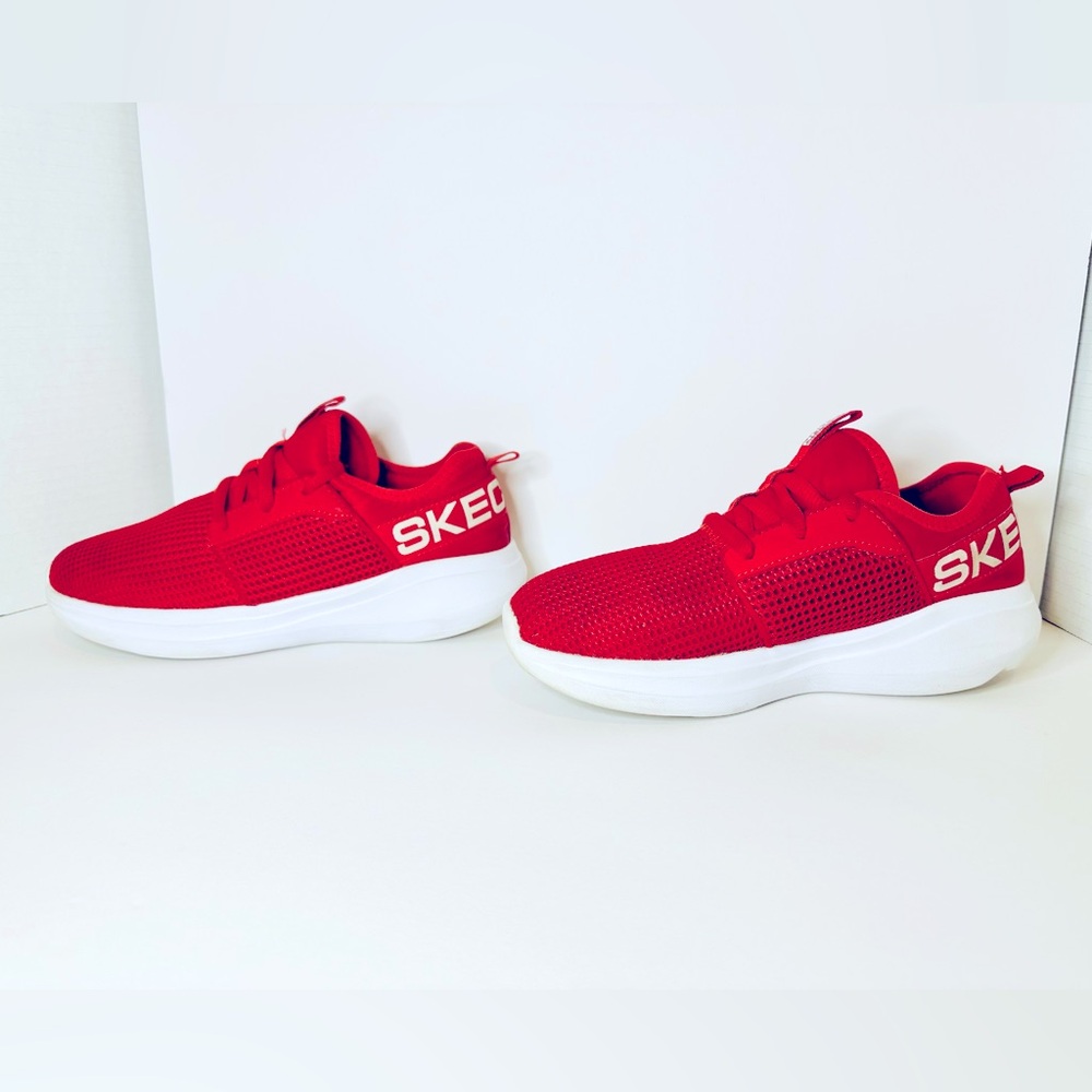 Red Skechers ‘Go Run Fast Valor’ kids size 3.5 Women size 5.